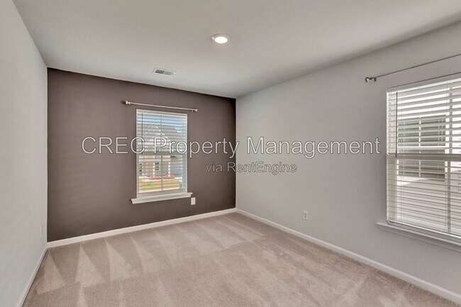 Building Photo - 146 Red Blf St