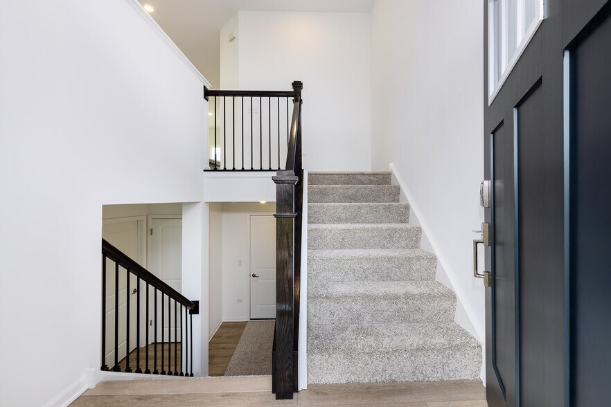 Building Photo - 1703 Neubauer Cir