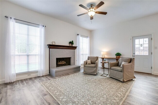 Building Photo - 3306 Ashleaf Dr