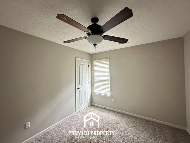 Building Photo - Charming 3BR/2BA Bartlett Area Home | High Ceilings, Stainless Steel & 2-Car Garage