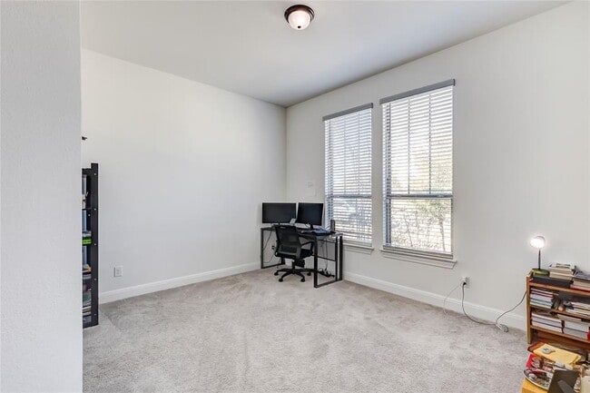 Building Photo - 2824 Stone Branch Dr