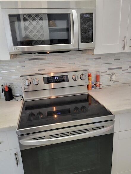 Building Photo - 3401 N Country Club Dr