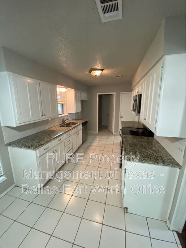 Building Photo - 7232 Timberidge Dr
