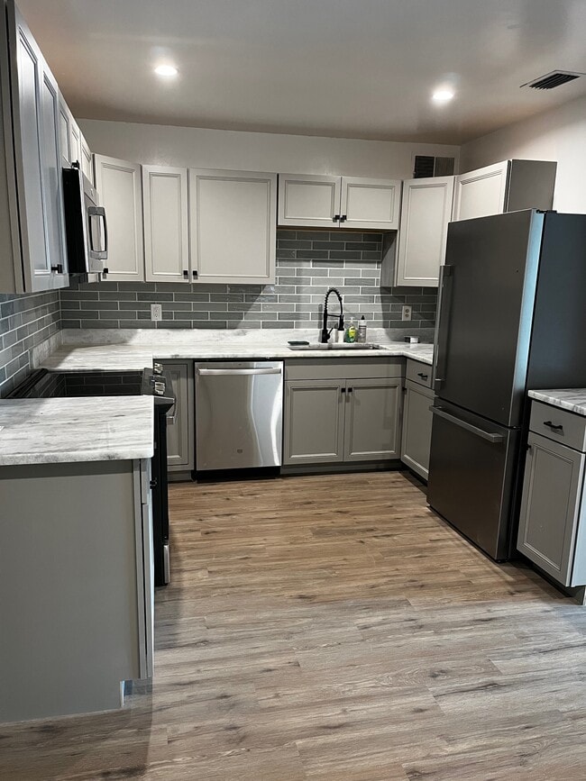 Building Photo - 6650 Zeigler Blvd