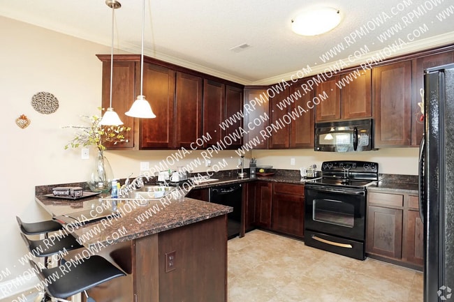 Building Photo - 14105 Airline Ave