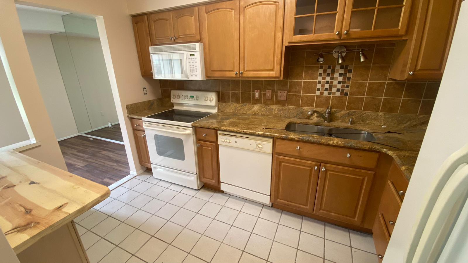 Building Photo - 30535 W 14 Mile Rd