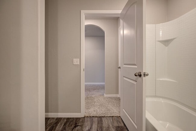 Building Photo - $500 Off the First Full Months Rent!!