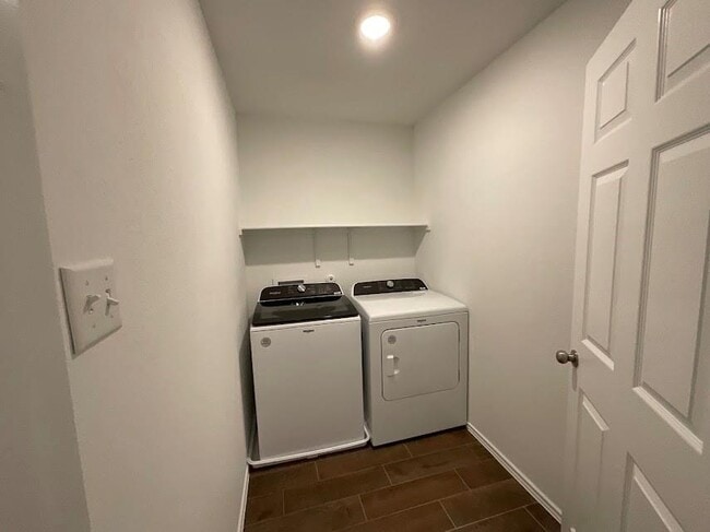 Building Photo - 337 Redonda Dr