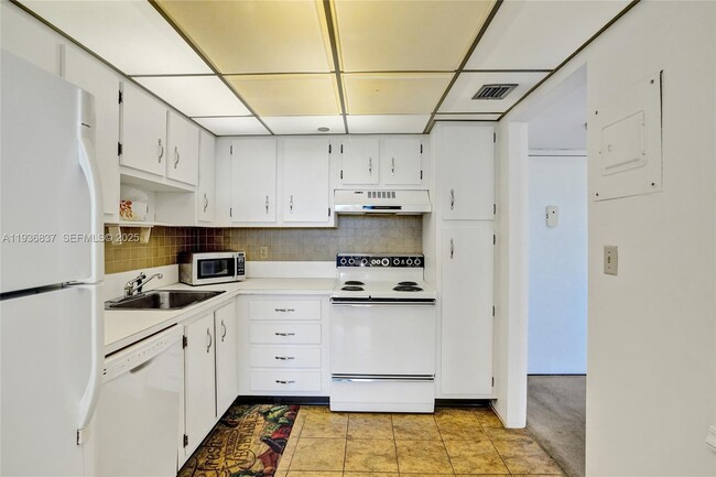 Building Photo - 1200 St Charles Pl