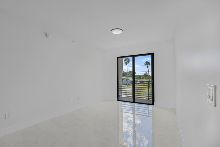 Building Photo - 16925 SW 100th Ave