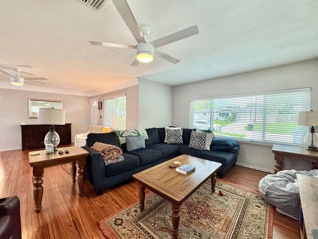 Building Photo - 3957 Wahoo Dr SE