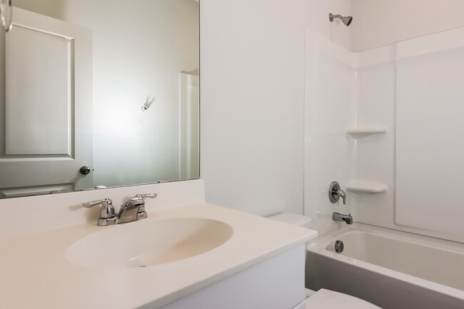 Building Photo - 476 Craigflower Ct