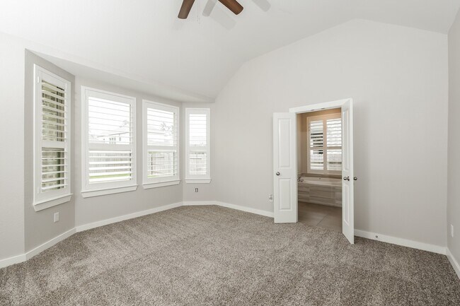 Building Photo - 235 Aster View Ct