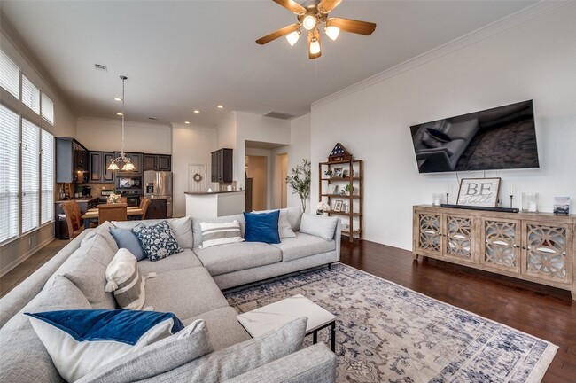 Building Photo - 3523 Lincoln Dr