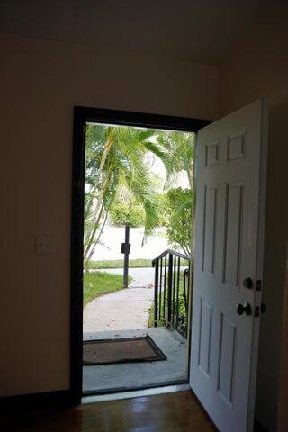 Building Photo - 5215 N Flagler Dr
