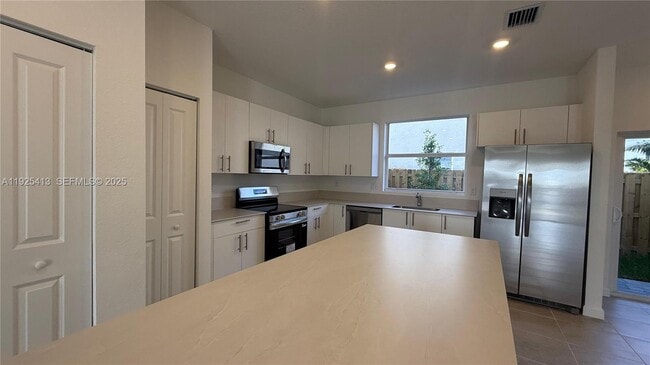 Building Photo - 1096 NW 2nd Ter