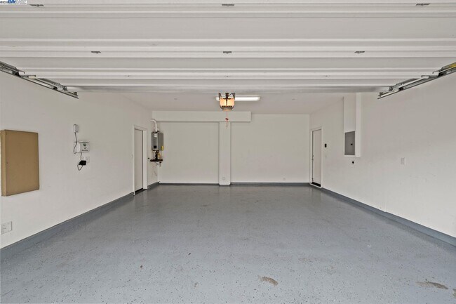 Building Photo - 318 Paradiso Ct