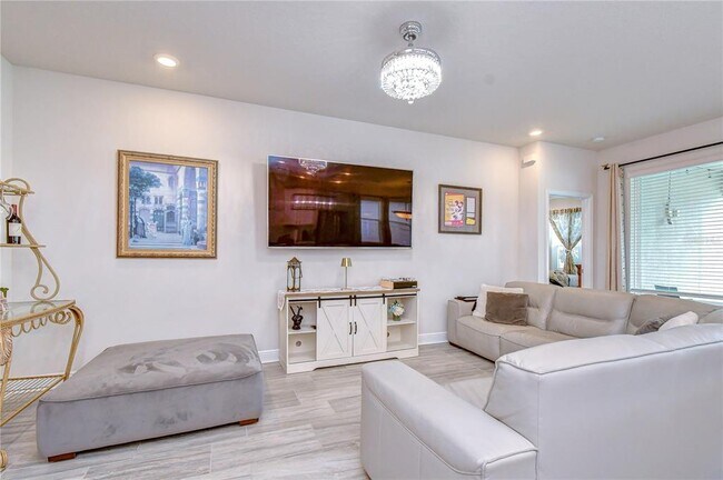 Building Photo - 15371 Caravan Ave