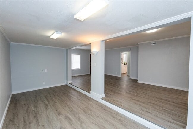 Building Photo - 706 Pennington Dr