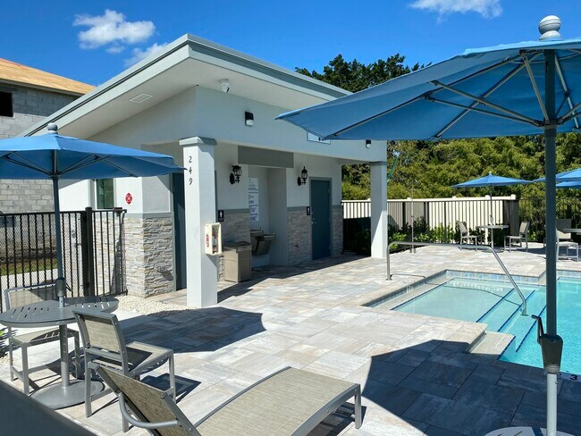 Building Photo - 2788 Tennis Club Dr