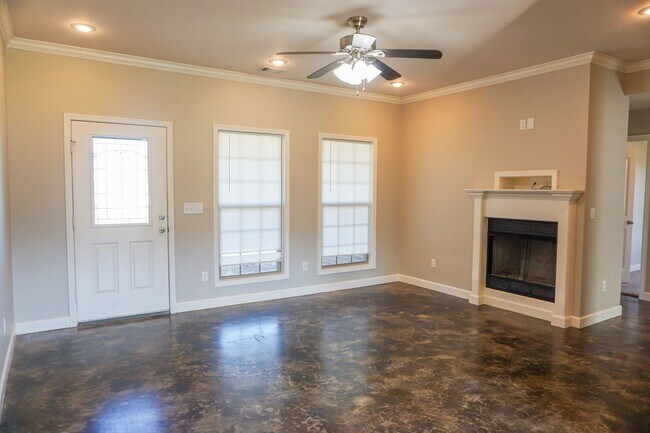 Building Photo - 233 CR 416