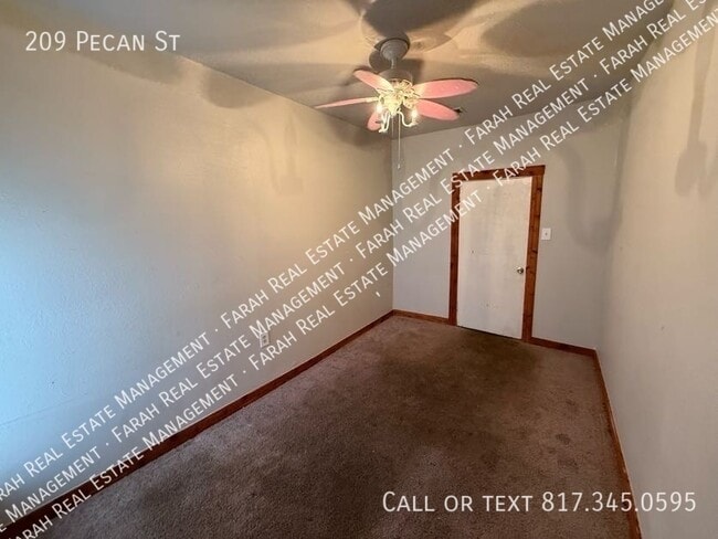 Building Photo - 209 Pecan St