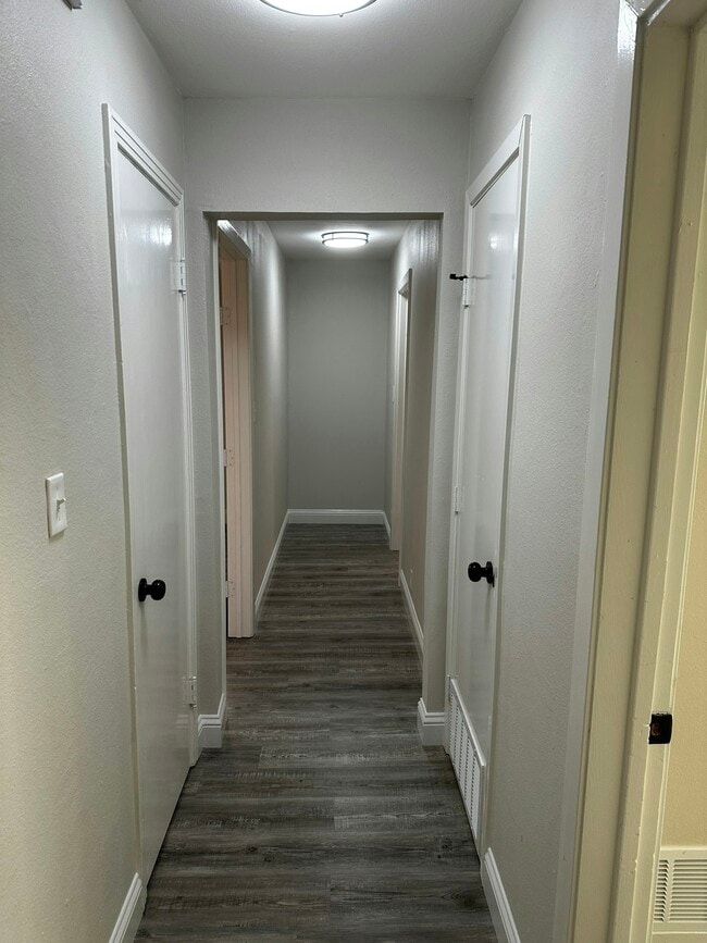 Building Photo - 209 Pendleton St