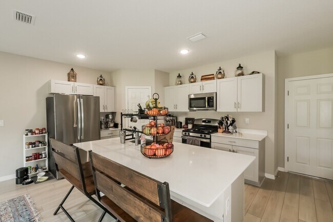 Building Photo - 5548 Summer Sunset Dr