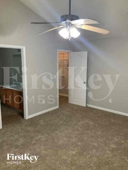 Building Photo - 50 Oakbrook Ln