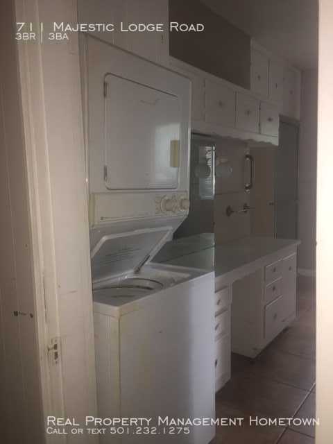 Building Photo - LAKE HOUSE WITH CHARACTER AND CHARM