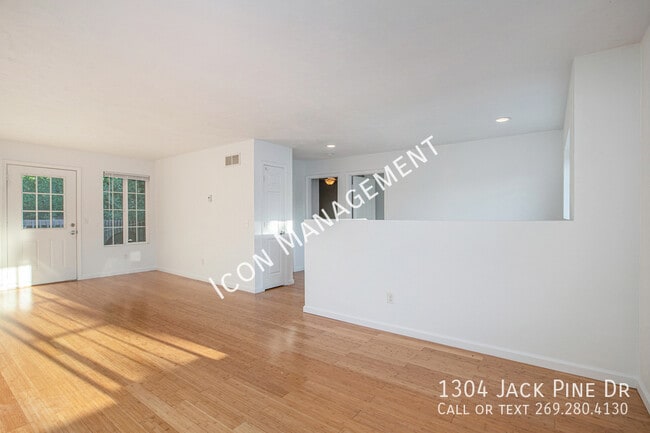 Building Photo - 1304 Jack Pine Way