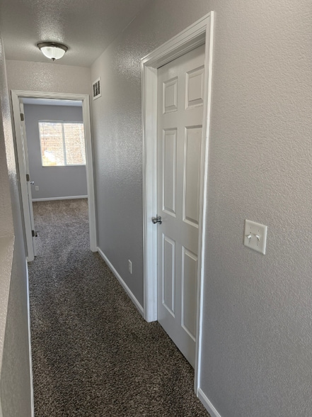 Building Photo - 609 Dinwoody Way