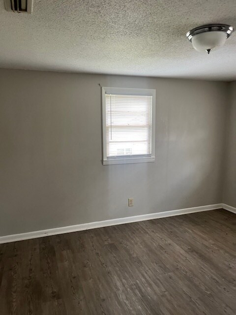 Building Photo - 122 Plaza Dr