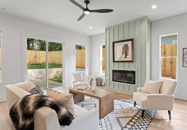 Building Photo - 2411 Pruitt St