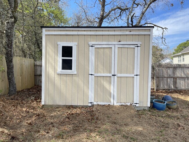 Building Photo - 239 Yorkshire Dr