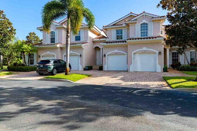 Building Photo - 2371 SW Carriage Hill Terrace