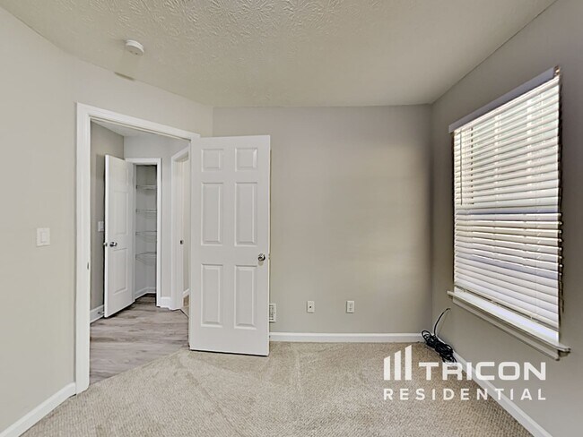 Building Photo - 2487 Archwood Way
