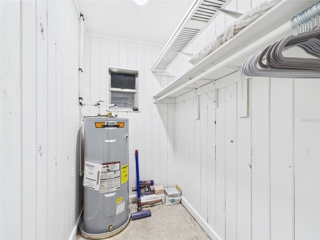 Building Photo - 222 7th St NW