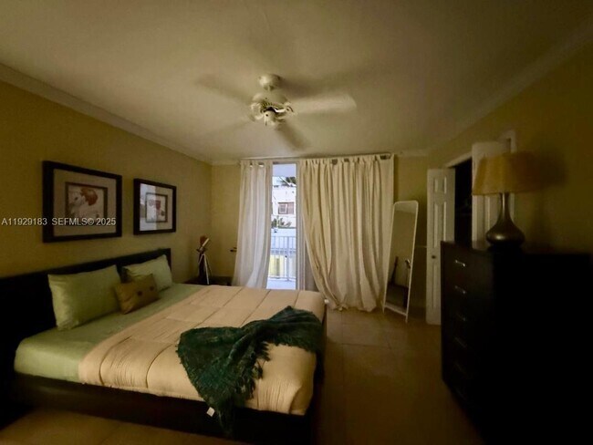 Building Photo - 910 Michigan Ave