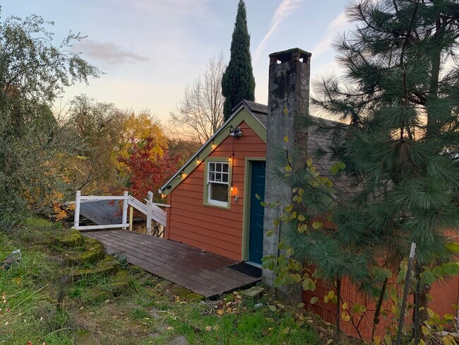 Building Photo - 5105 SE Rex Dr