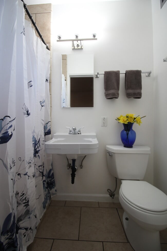 Master Bath - 1427 W 7th St