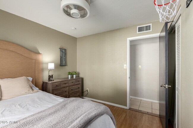 Building Photo - 2739 S Emerson Cir