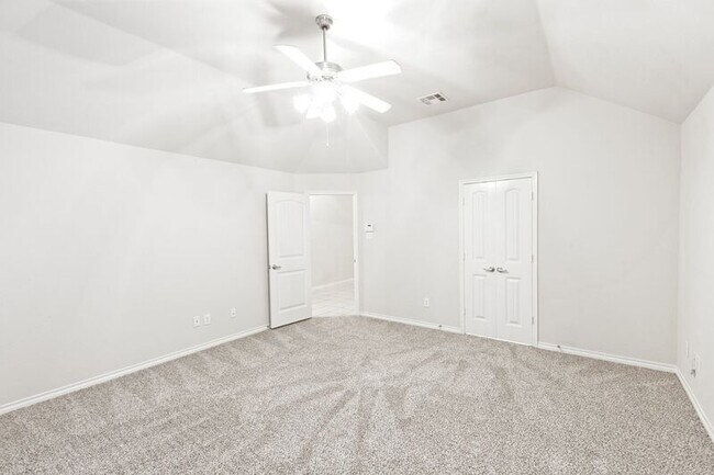 Building Photo - 5925 Silver Buckle Dr