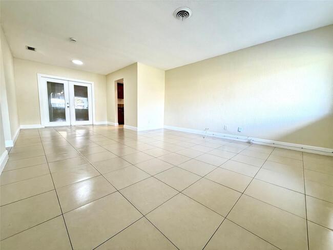 Building Photo - 4190 NW 45th St