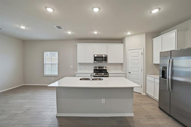 Building Photo - 4501 Bridal Veil Dr