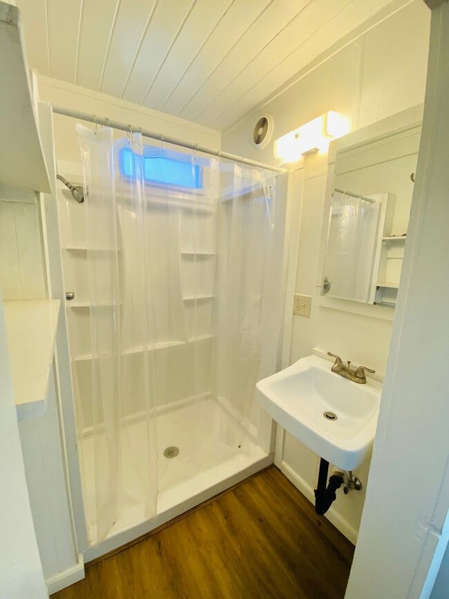 Building Photo - Reserve Now for June 2026! Updated House in Downtown Chico