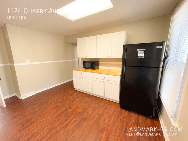 Building Photo - 1124 Quarry Ave NW