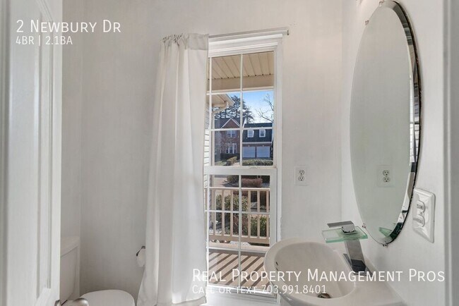 Building Photo - 2 Newbury Dr