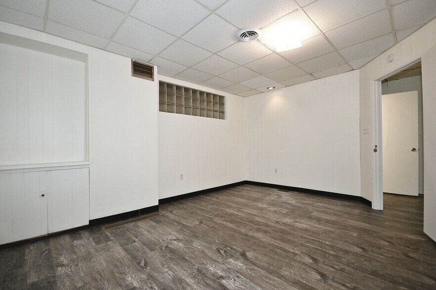 Building Photo - 2040 Brownsville Rd