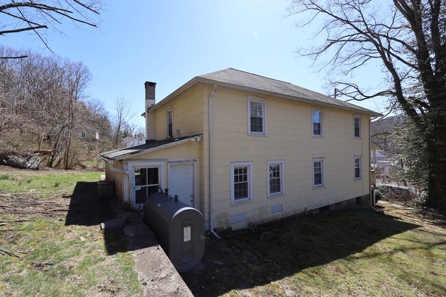Building Photo - 48 W Branchville Rd